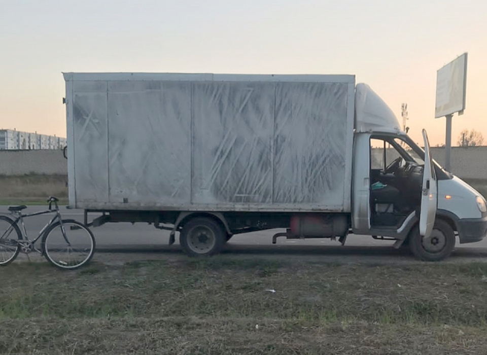 В Волгоградской области двое пенсионеров-велосипедистов попали под колеса авто